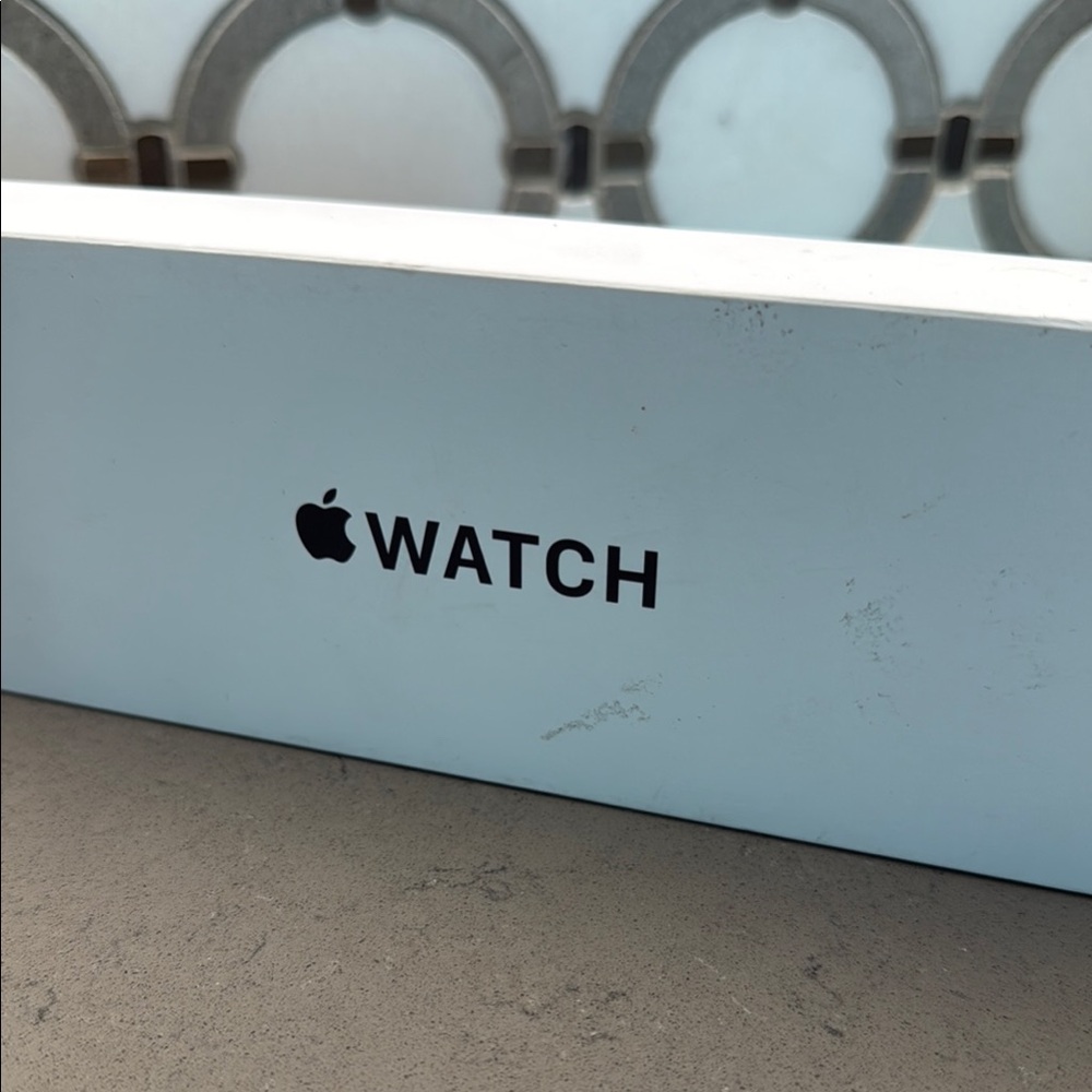 Apple Watch SE Gen 2 40mm Starlight NIB